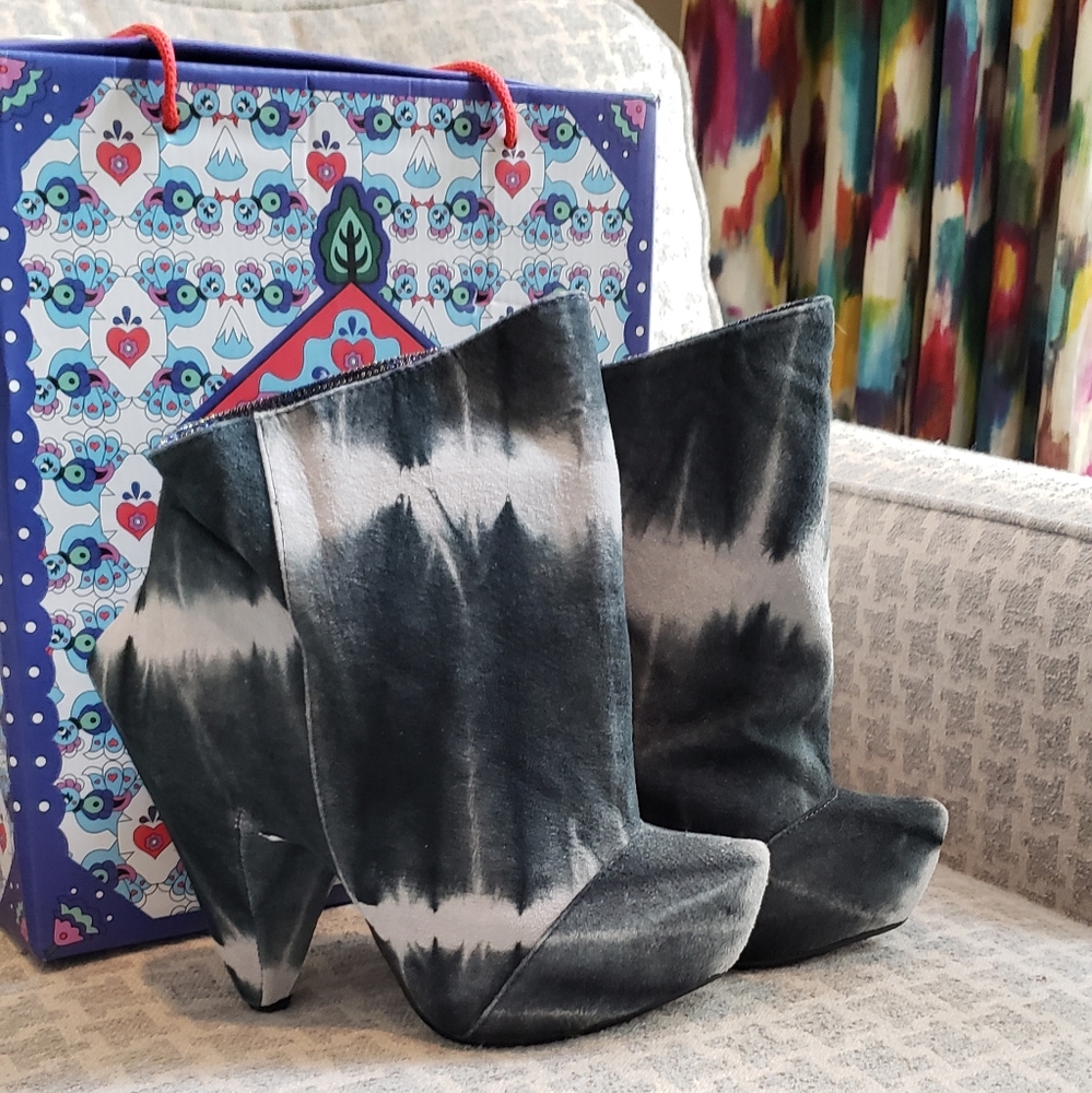 NEW IN BOX Irregular Choice Booties 6.5